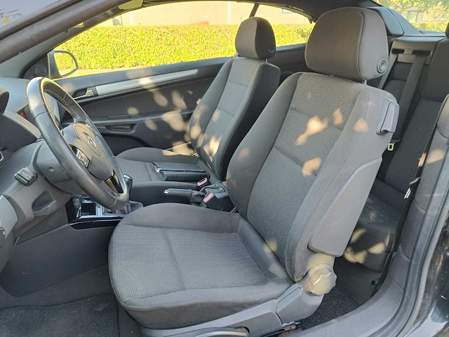 Opel - astra - car - 2010 - afbeelding 16 van  17