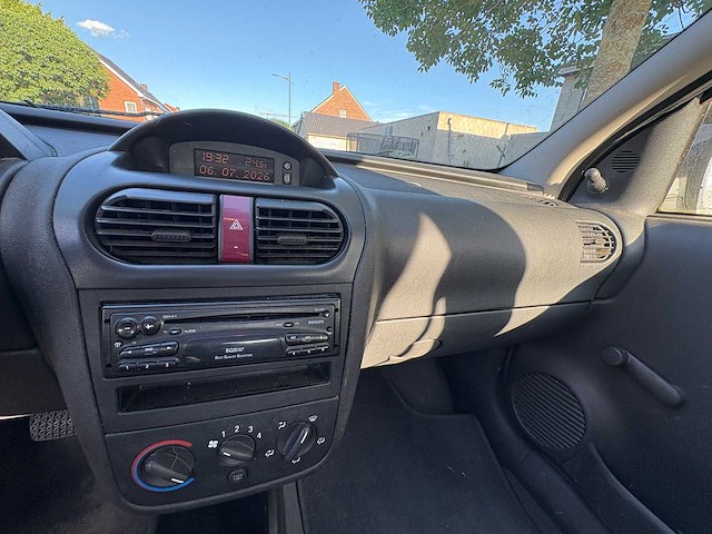 Opel - corsa - 1.0-12v comf.easytr. - car - 2002 - afbeelding 6 van  15