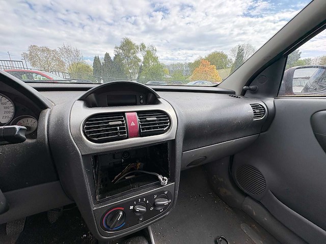 Opel - corsa - 1.4-16v sport - car - 2001 - afbeelding 10 van  10