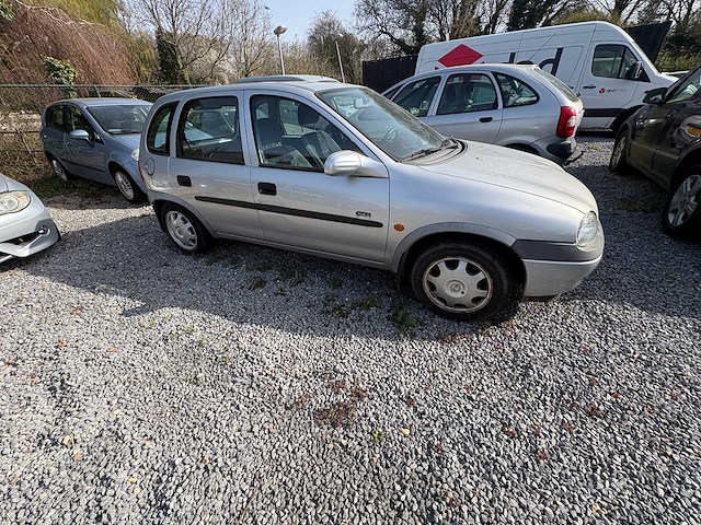 Opel - corsa - 1.4i-16v cdx - car - 1998 - afbeelding 11 van  15