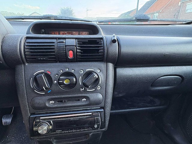 Opel - corsa - 1.4i-16v sport - car - 1998 - afbeelding 13 van  24
