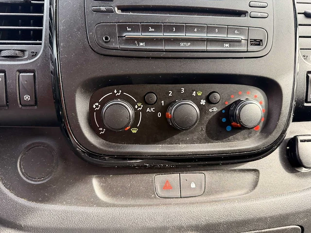 Opel - vivaro - bedrijfswagen - afbeelding 3 van  19