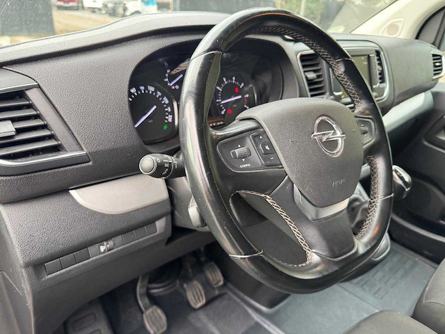 Opel - vivaro - f - car - 2022 - afbeelding 2 van  16