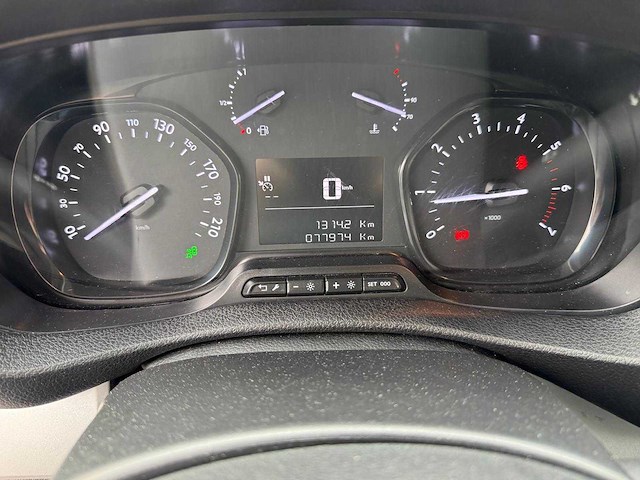 Opel - vivaro - f - car - 2022 - afbeelding 3 van  16