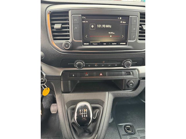 Opel - vivaro - f - car - 2022 - afbeelding 4 van  16