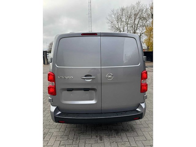 Opel - vivaro - f - car - 2022 - afbeelding 12 van  16