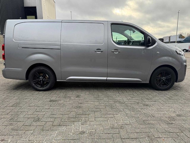 Opel - vivaro - f - car - 2022 - afbeelding 6 van  16