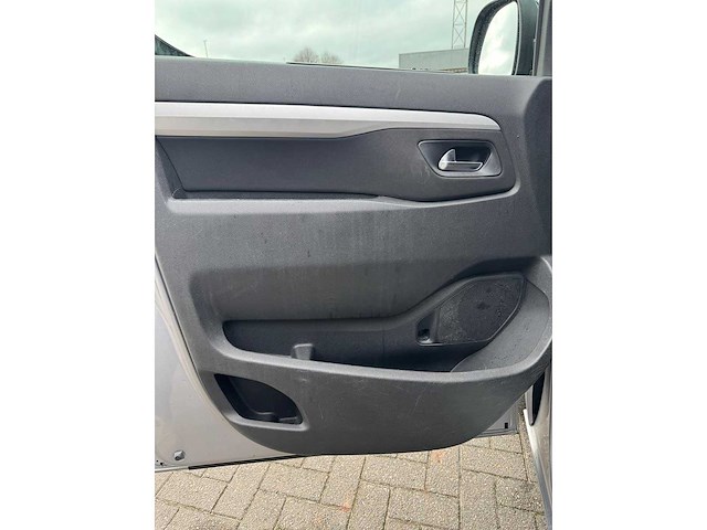 Opel - vivaro - f - car - 2022 - afbeelding 8 van  16
