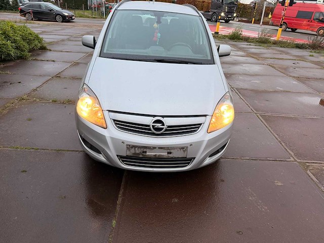 Opel - zafira - car - 2012 - afbeelding 4 van  17