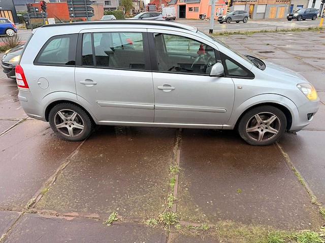 Opel - zafira - car - 2012 - afbeelding 7 van  17