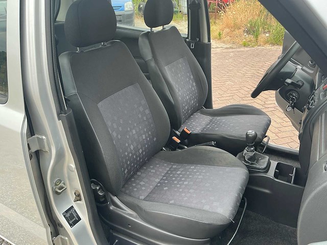 Opel agila personenauto - afbeelding 10 van  34