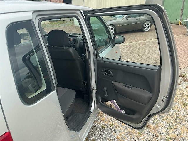 Opel agila personenauto - afbeelding 14 van  24