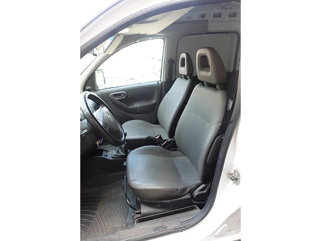 Opel combo - afbeelding 18 van  21