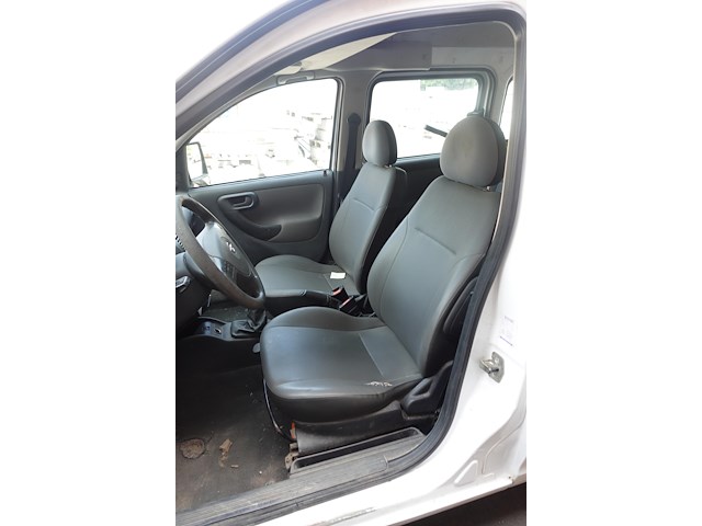 Opel combo - afbeelding 21 van  24