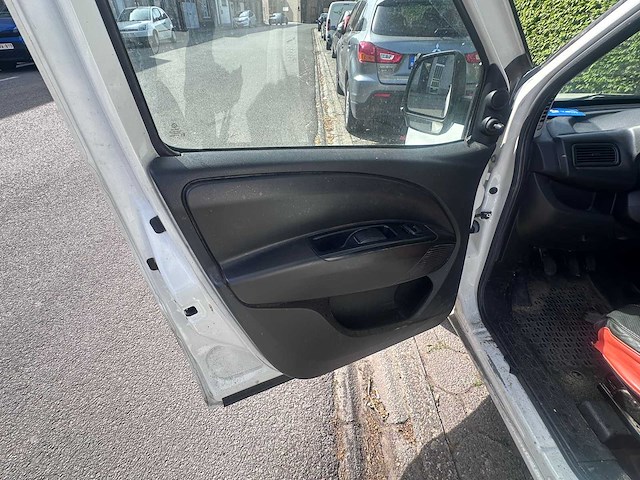 Opel combo - afbeelding 2 van  6