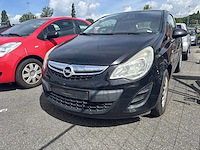 Opel corsa 1.0i essentia,2011