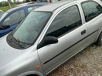 Opel corsa zonder papieren en sleutels - afbeelding 1 van  4