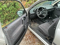Opel corsa zonder papieren en sleutels - afbeelding 2 van  4