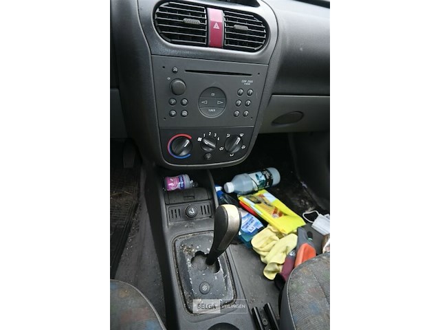 Opel corsa - afbeelding 9 van  18