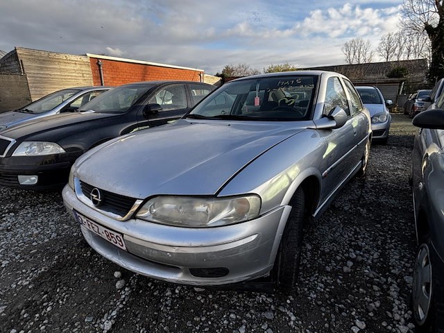 Opel vectra - afbeelding 1 van  10