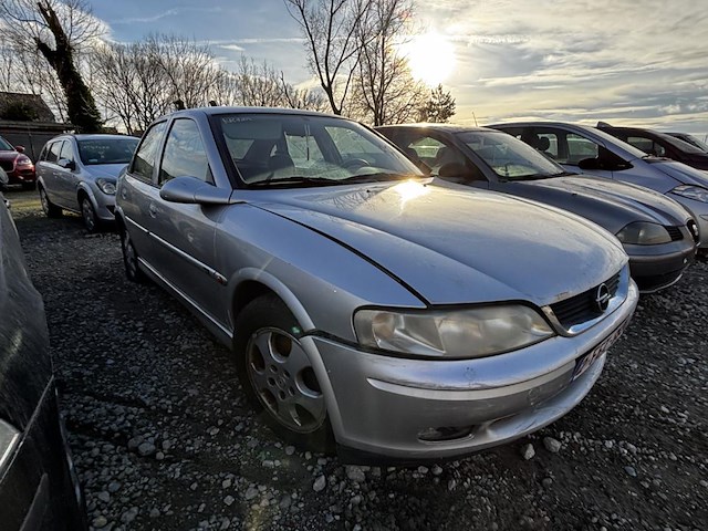 Opel vectra - afbeelding 4 van  10