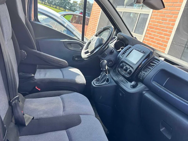 Opel vivaro van -b 1.6 cdti 115 pk – 299.103 km – handgeschakelde versnellingsbak – 3 zitplaatsen - afbeelding 2 van  21