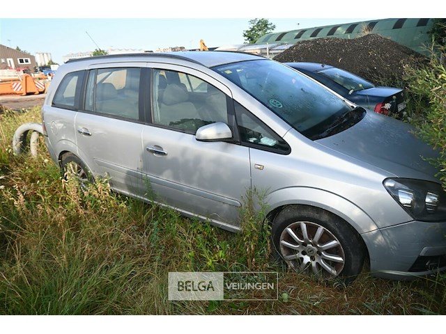 Opel zafira, enkel voor vergunninghouders en erkende centra voor verschrotting - afbeelding 1 van  8