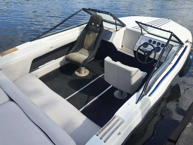 Open boot / runabout (pleziermotorboot) + aanhanger - afbeelding 10 van  10