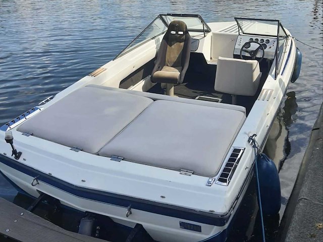 Open boot / runabout (pleziermotorboot) + aanhanger - afbeelding 14 van  16