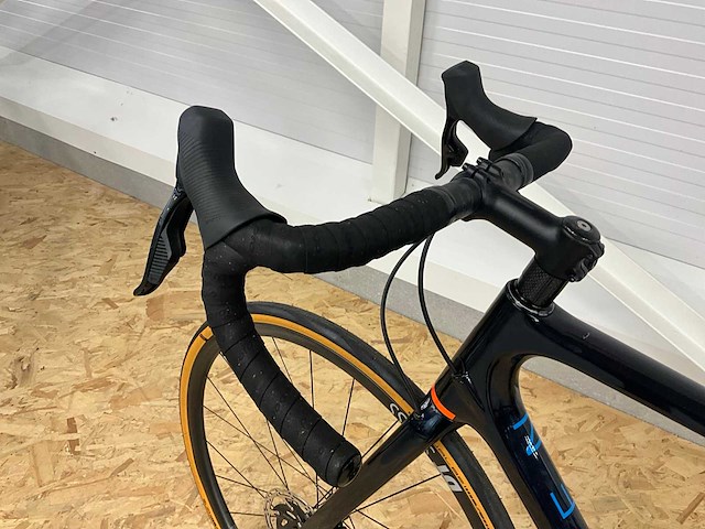 Open min.d. carbon racefiets - afbeelding 3 van  16