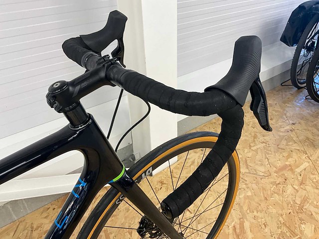 Open min.d. carbon racefiets - afbeelding 9 van  16