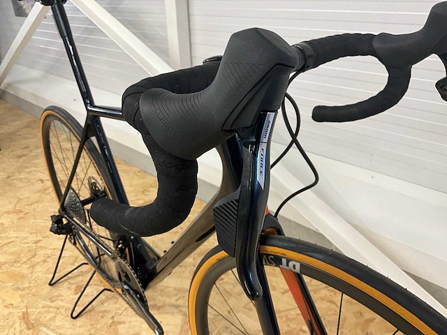 Open min.d. carbon racefiets - afbeelding 10 van  16