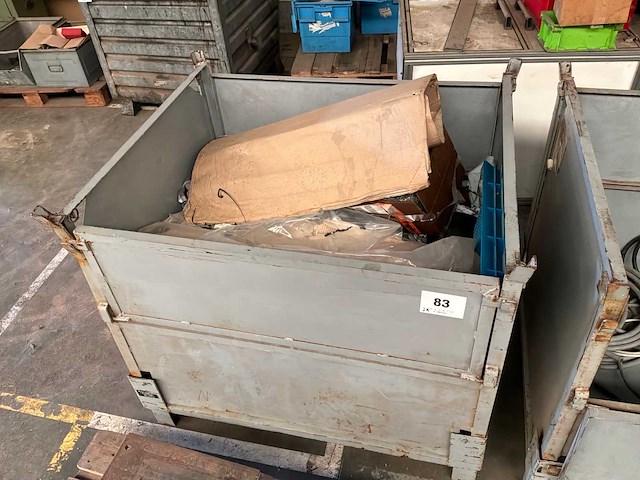 Opklapbare metalen stapelbak (2x) - afbeelding 3 van  3