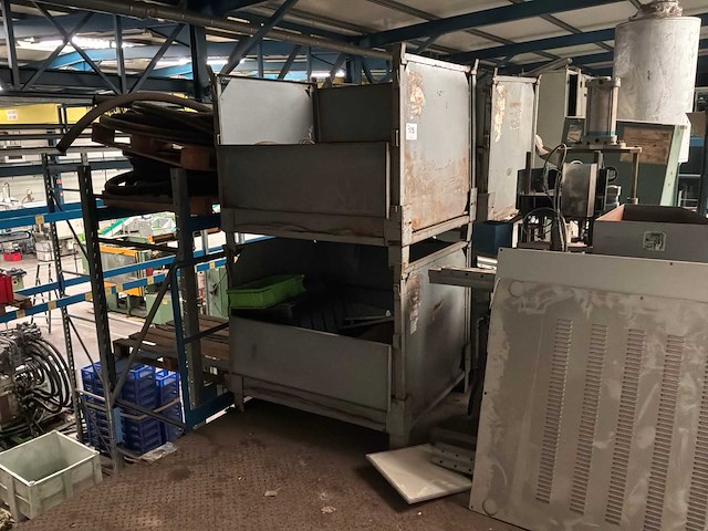 Opklapbare metalen stapelbak (4x) - afbeelding 1 van  5