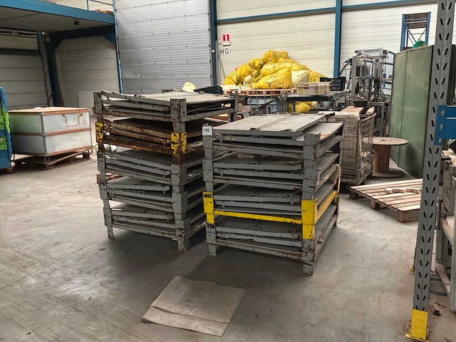 Opklapbare metalen stapelbak - afbeelding 1 van  3