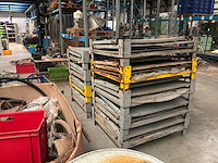 Opklapbare metalen stapelbak - afbeelding 2 van  3