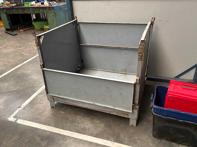 Opklapbare metalen stapelbak - afbeelding 1 van  2