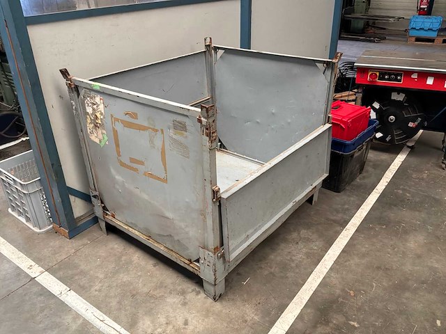 Opklapbare metalen stapelbak - afbeelding 2 van  2
