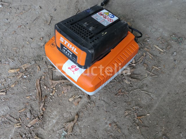 Oplader + accu stihl al 300 - afbeelding 1 van  5