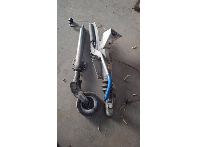 Oplooprem knott kf20 en neuswiel - afbeelding 1 van  1