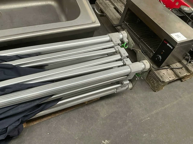 Opplooibare partytent - afbeelding 3 van  5
