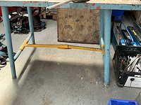 Opplooibare werktafel met bankschoef / pijpklem - afbeelding 2 van  2