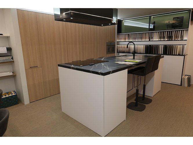 Opruiming magazijn + 2 showroomkeukens