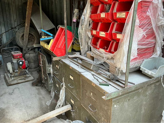 Opslagcontainer met inhoud - afbeelding 19 van  28