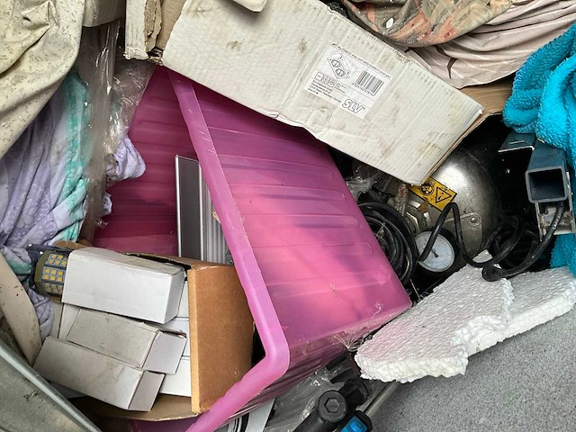 Opslagcontainer met inhoud - afbeelding 2 van  15