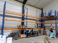 Opslagrek zonder inhoud