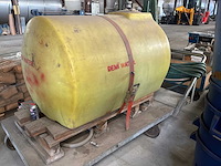 Opslagtank met vulpomp - afbeelding 1 van  3