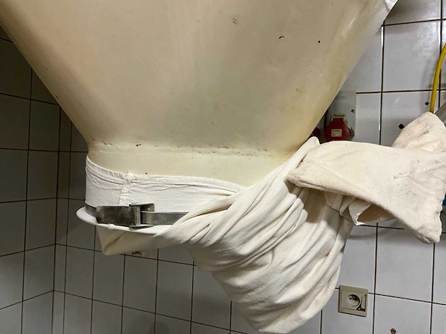 Opslagtank (silo) polyester + weegtoestel - functioneel - afbeelding 9 van  13