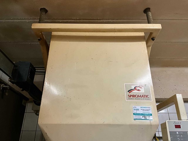 Opslagtank (silo) polyester + weegtoestel - functioneel - afbeelding 3 van  9