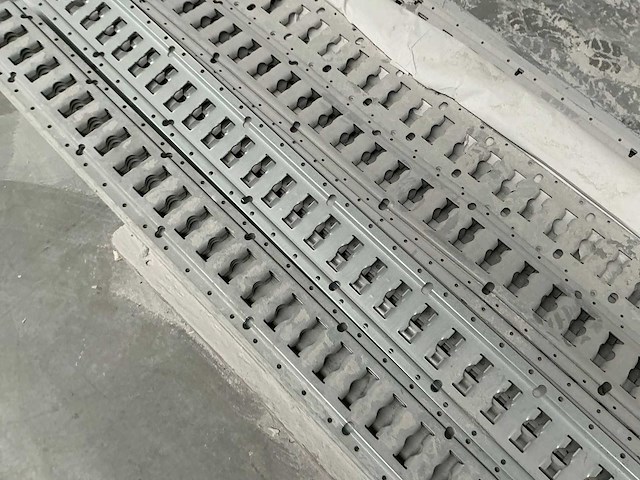 Opspan rails voor vrachtwagens / opleggers - afbeelding 3 van  7